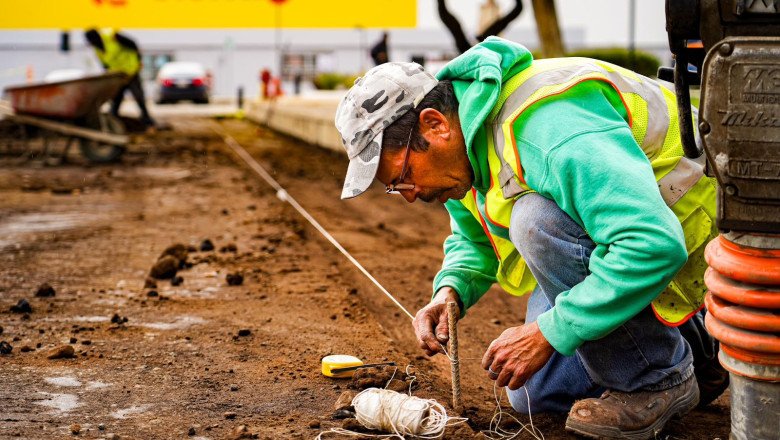 Recorre alcalde obras de pavimentación sobre la Álvaro Obregón