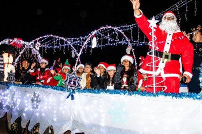 Exitoso Desfile Navideño y verbena popular en San Quintín