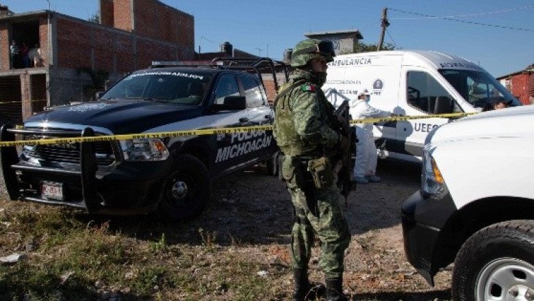 Hallan 11 cuerpos en fosa clandestina en Tarímbaro, Michoacán