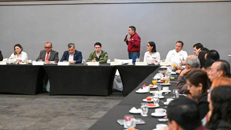 candidato de MORENA a la Diputación Federal por el Distrito VII acude reunion de CCEE