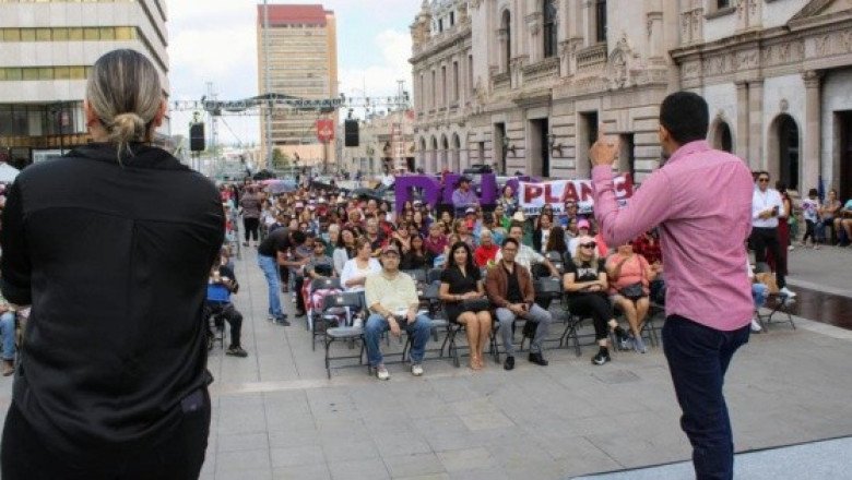 Jóvenes se manifiestan a favor de la reforma judicial