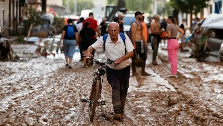 Suman 155 muertos por inundaciones en Valencia