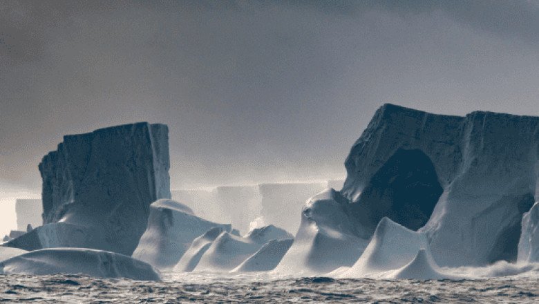 El iceberg más grande del mundo se desprende y se encuentra a la deriva