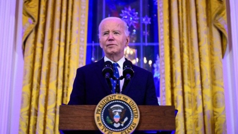 Biden firma ley que evita cierre del gobierno
