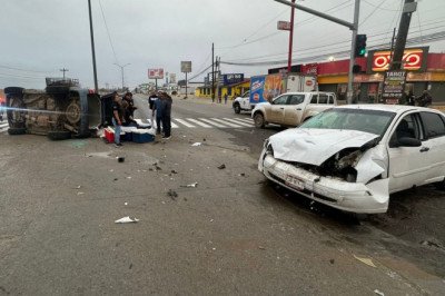 Choque con volcadura en la avenida Reforma
