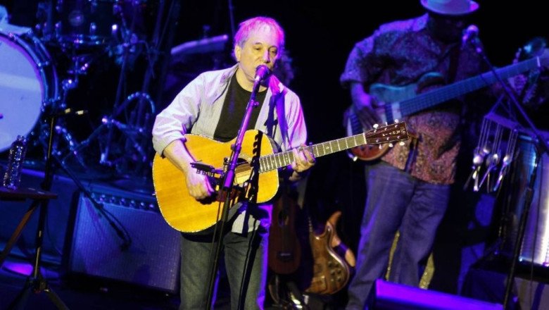 Paul Simon cancela dos fechas en Philadelphia por dolor de espalda; se someterá a cirugía menor