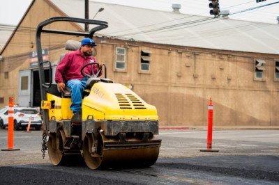 Mantiene Gobierno de Ensenada jornadas de bacheo en varios puntos de la ciudad