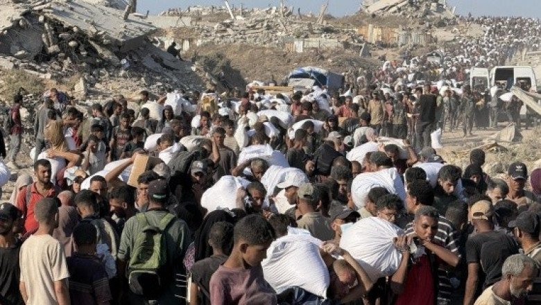 Israel reanuda el suministro de tiendas de campaña y equipos de refugio en Gaza