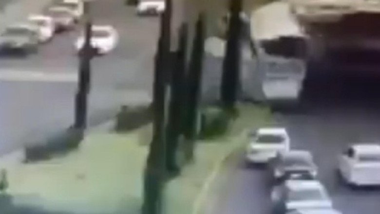 Tren embiste a autobús de pasajeros en Atlacomulco; reportan muertos