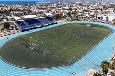 Anuncia gobierno de Claudia Agatón trabajos de iluminación en estadio de Valle Dorado