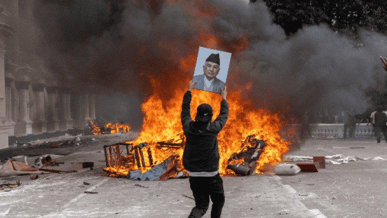 Nepal confirma 30 muertos y más de mil heridos en protestas