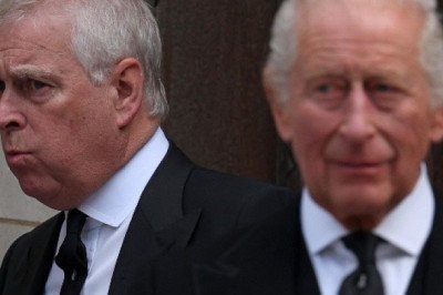 Príncipe Andrés renuncia a todos sus títulos reales