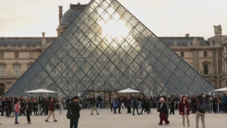 Francia confirma dos arrestos por el robo de joyas en Museo del Louvre