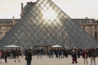 Francia confirma dos arrestos por el robo de joyas en Museo del Louvre