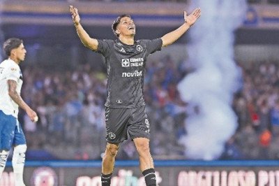 La Máquina doblega a los Rayados