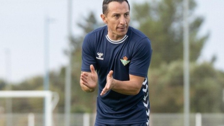 Andrés Guardado comienza su etapa como DT en el Betis