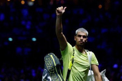 Carlos Alcaraz tropieza en su debut en París