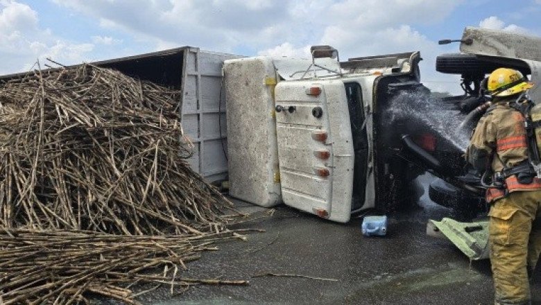 Volcadura en autopista Colima-Guadalajara provoca cierre de un carril