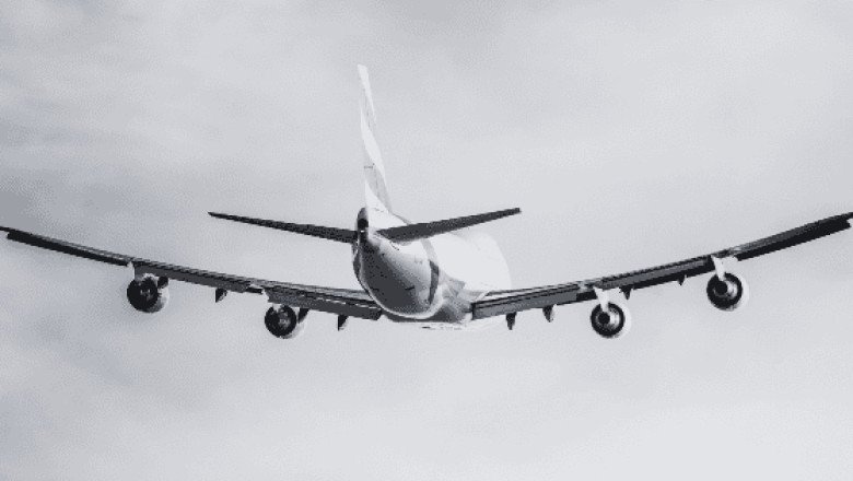 Desaparece avión con diez pasajeros en Indonesia