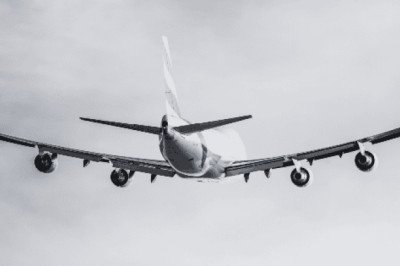 Desaparece avión con diez pasajeros en Indonesia