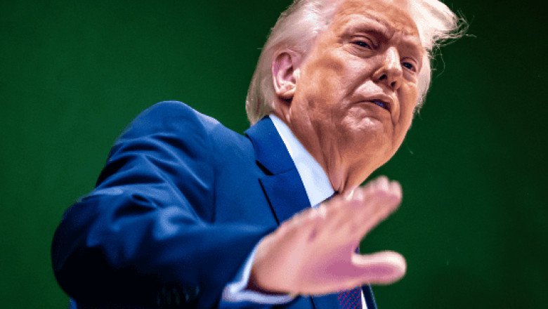 Trump demanda a JPMorgan por excluirlo del banco