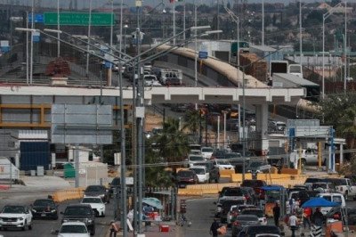 Chocan autoridades de México y EU por cierre del espacio aéreo en El Paso