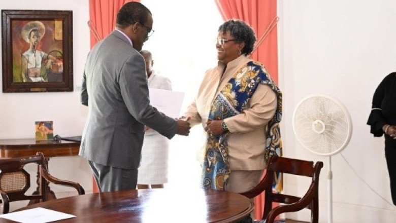 Mia Mottley jura por tercera vez como primera ministra de Barbados tras triunfo electoral
