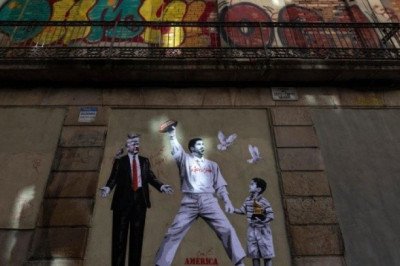 Mural en Barcelona reivindica la paz con imagen de Bad Bunny y menor detenido