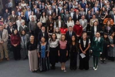 Salma Hayek elogia a Sheinbaum en evento para el Cine Mexicano