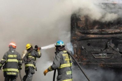Se registran bloqueos e incendios de vehículos en varios estados de México