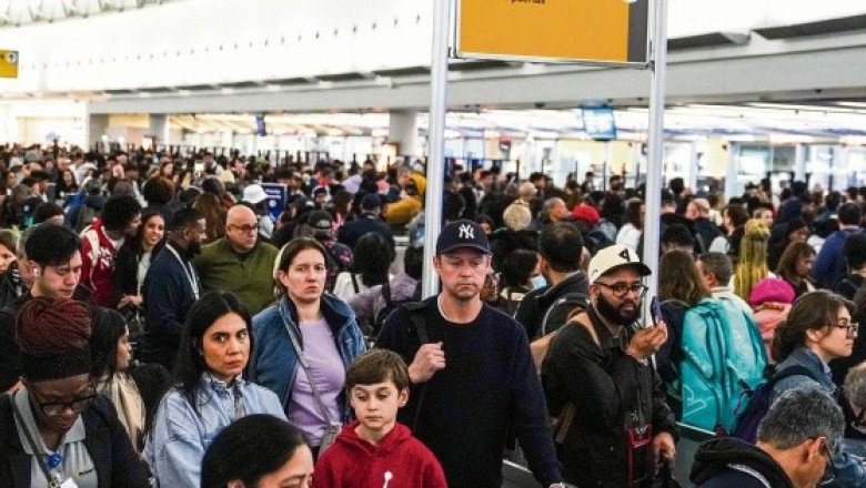 Colapsan aeropuertos de EU; Trump pide apoyo para avalar presupuesto