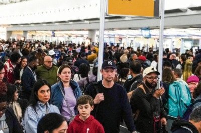 Colapsan aeropuertos de EU; Trump pide apoyo para avalar presupuesto