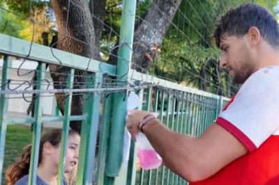 Selección de Irak recibe apoyo de niños y niñas de escuela en Monterrey