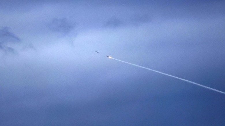 Irán ataca Israel después de que Trump dijera que Teherán está militarmente "diezmado"