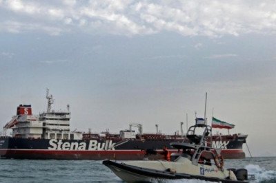 Irán interrumpe el tránsito de petroleros por Ormuz, según medio local