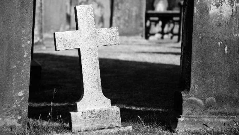 Hombre presenta el cadáver de su hermana y logra cobrar sus ahorros en India