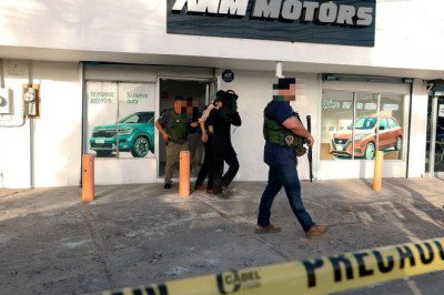 Realiza FGE cateo en oficina de “ANM MOTORS”