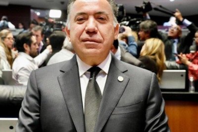 Enrique Inzunza pide licencia en el Senado tras "embestida mediática"
