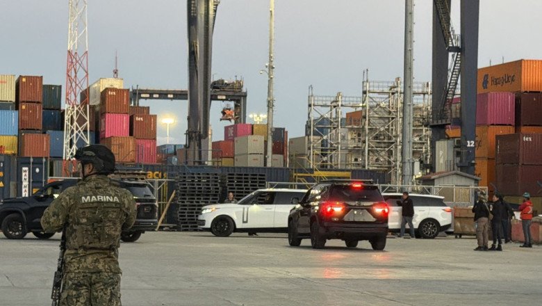 Aseguran vehículos en instalaciones portuarias de Ensenada, B.C.