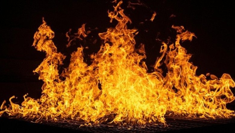Al menos 21 muertos en incendio de hotel de Delhi, en India