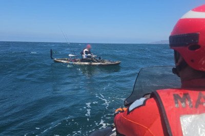 Realiza SEMAR rescate de una persona a bordo de un kayak