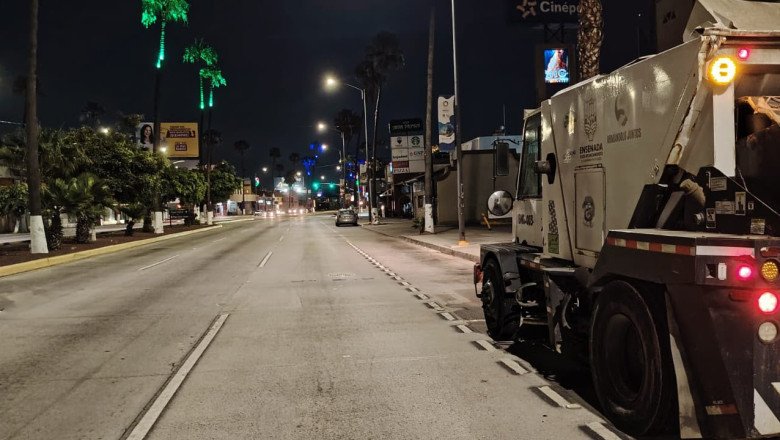 Continúa Gobierno de Ensenada con trabajos nocturnos de barrido mecánico en la Zona Centro