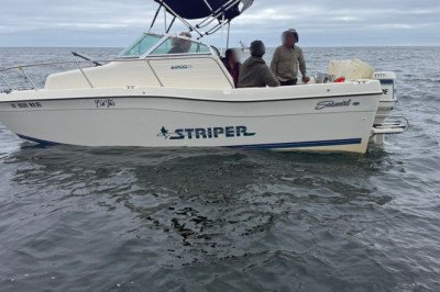 Marina realiza el rescate de 13 personas a bordo de un yate a la deriva