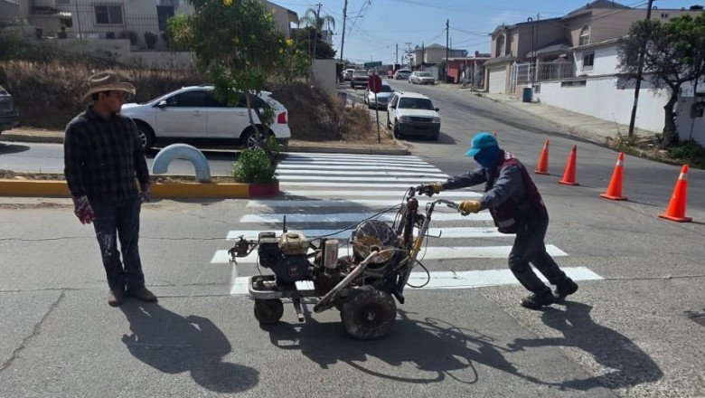 Refuerza Gobierno Municipal señalización vertical y horizontal en vialidades estratégicas