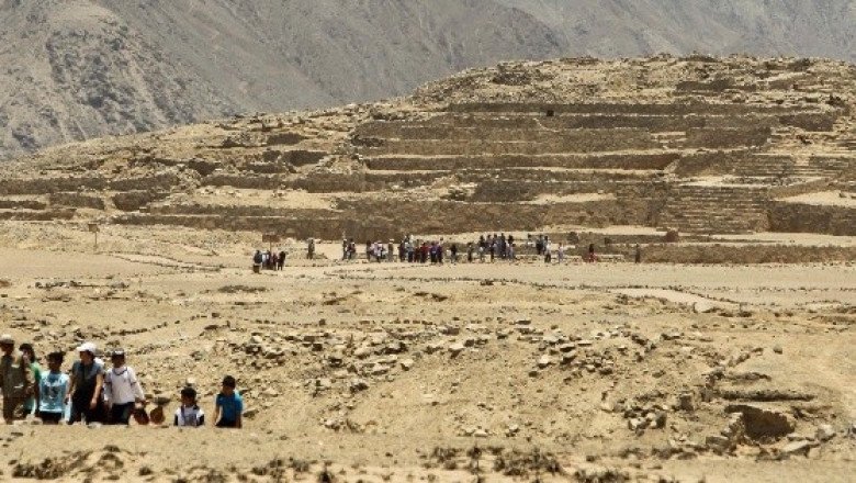 Descubren 43 figuras milenarias de la civilización Caral en un sitio arqueológico de Perú