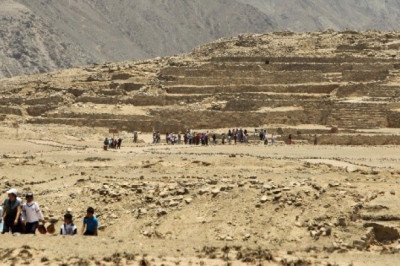 Descubren 43 figuras milenarias de la civilización Caral en un sitio arqueológico de Perú