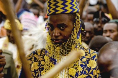 Muere en Uganda a los 34 años el rey Oyo Nyimba, quien llegó al trono a los 3 años